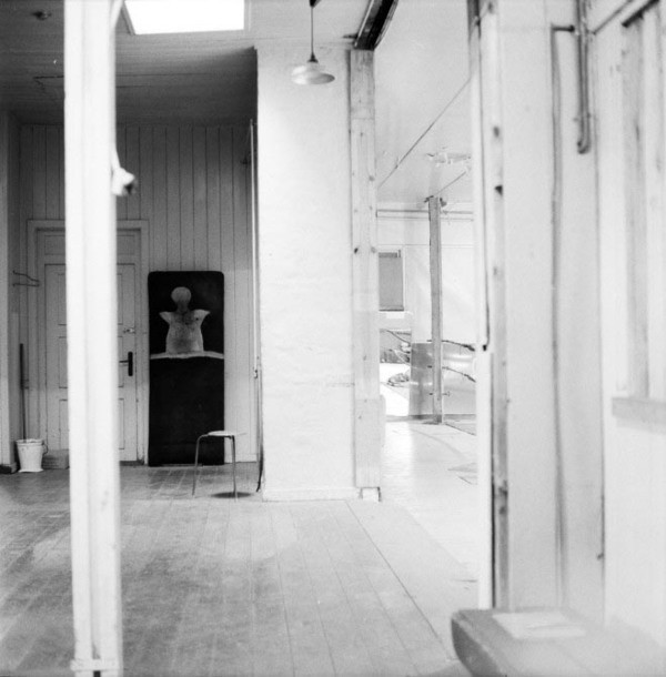 M 1971 00 00 lomholt the trans quiet dressingroom 010